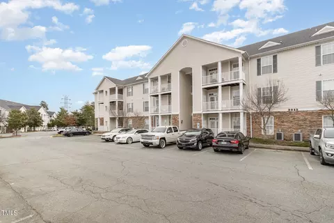 3015 Winston Dr #115, Burlington, NC 27215