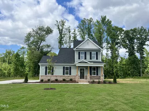 91 Greenhouse St, Zebulon, NC 27597