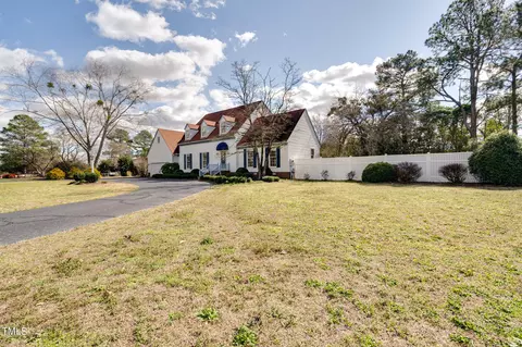 5510 Silver Lake Ct, Wilson, NC 27896