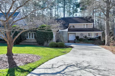 124 Greensview Dr, Cary, NC 27518