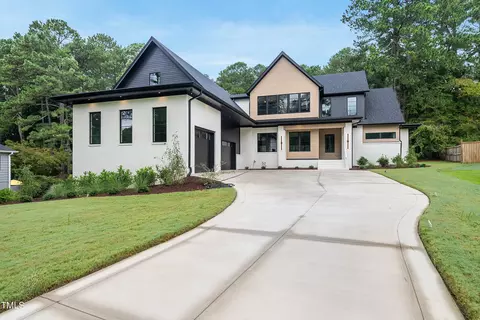 1137 Ivy Ln, Raleigh, NC 27609