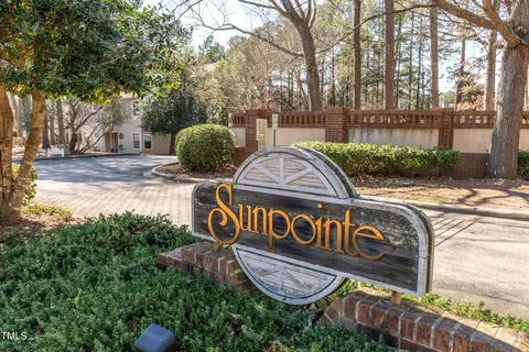 6121 Sunpointe Dr #102, Raleigh, NC 27606
