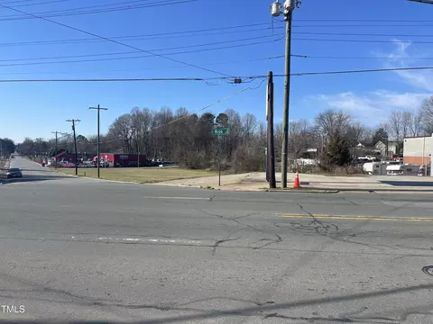 1147 E Webb Ave, Burlington, NC 27217 photo 4