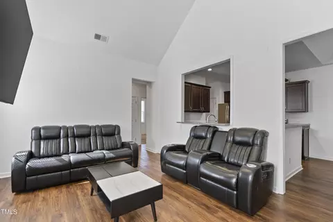903 Bunting St, Clinton, NC 28328