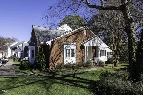 8432 Wycombe Ln, Raleigh, NC 27615