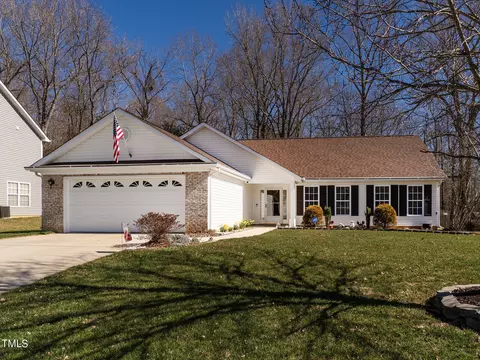 709 Walnut Crossing Dr, Whitsett, NC 27377