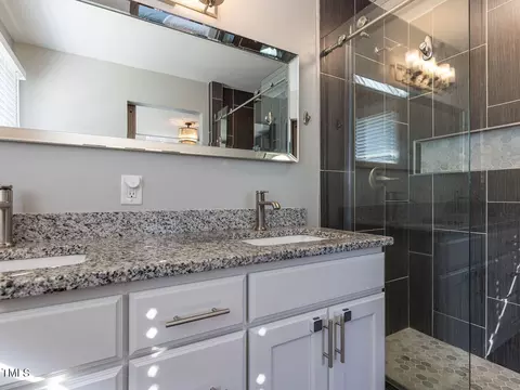 Bath - 125 Crestview Dr, Durham, NC 27712 photo 3 of 3