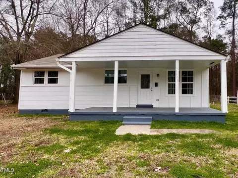 1001 Candlewood Dr, Kinston, NC 28501