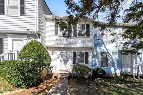 4 Georgetown Ct, Durham, NC 27705