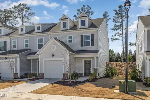 92 Little Leaf Ln, Clayton, NC 27527