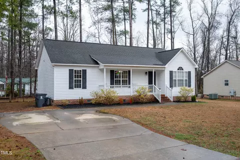 913 E Sanders St, Four Oaks, NC 27524