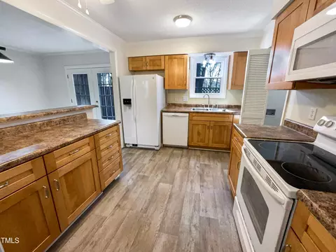 111 Cameron Ct, Cary, NC 27511 photo 9