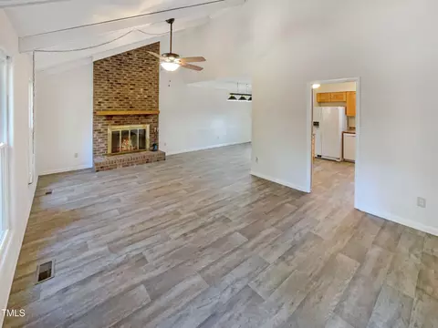 111 Cameron Ct, Cary, NC 27511 photo 3