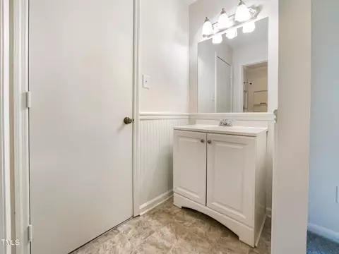 111 Cameron Ct, Cary, NC 27511 photo 17
