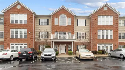 522 College Rd #206, Greensboro, NC 27410