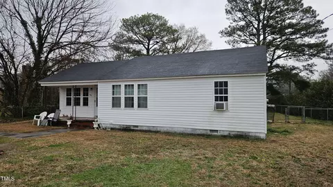 903 S Elm Ave, Dunn, NC 28334