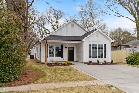 205 E Waddell St, Selma, NC 27576
