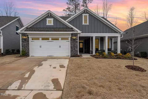 568 Bramble Ln, Clayton, NC 27527