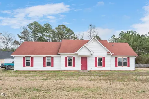 26 Riverwind Dr, Spring Lake, NC 28390