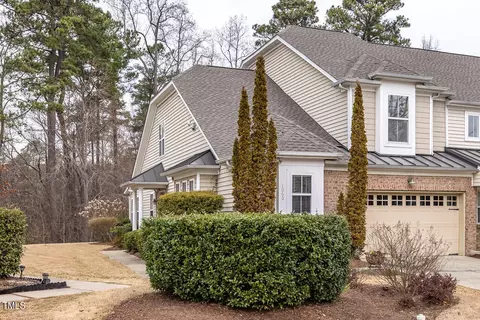 1060 Kingston Grove Dr, Cary, NC 27519