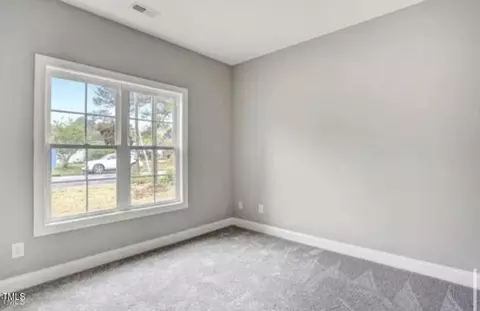 205 E King Cir, Benson, NC 27504 photo 12