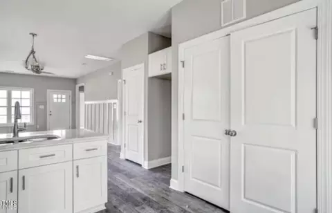 205 E King Cir, Benson, NC 27504 photo 7