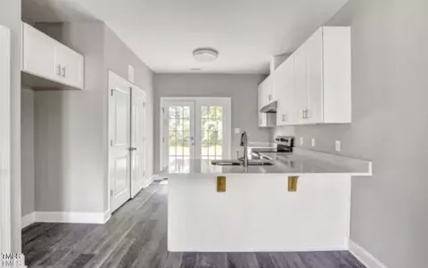205 E King Cir, Benson, NC 27504 photo 6