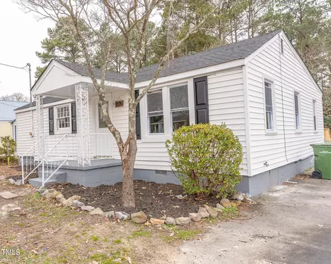 713 Oakley Ave, Roanoke Rapids, NC 27870