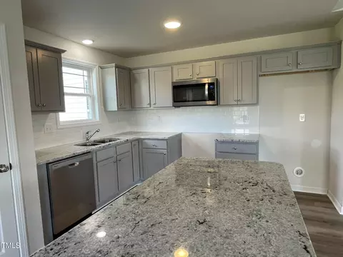 18 Hydrangea Ln, Benson, NC 27504 photo 5