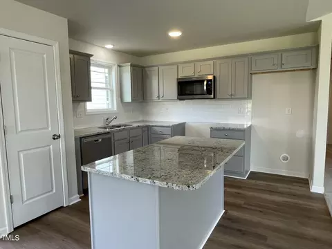 18 Hydrangea Ln, Benson, NC 27504 photo 4