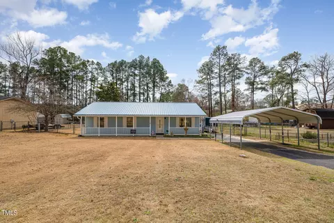 44 Longview Pl, Spring Lake, NC 28390