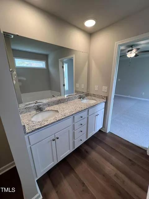 Bath - 118 Hydrangea Ln, Benson, NC 27504 photo 2 of 4