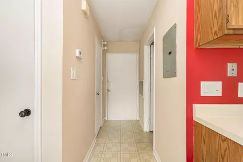 3051 Huntleigh Dr, Raleigh, NC 27604