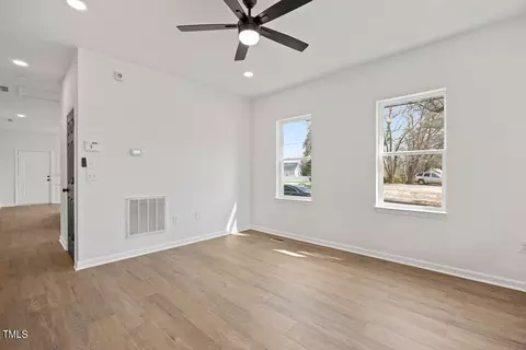 2209 Ashe St, Durham, NC 27703 photo 6