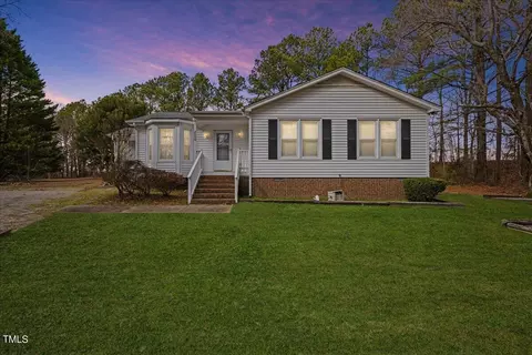 2008 Red Oak Lane Ln, Clayton, NC 27520