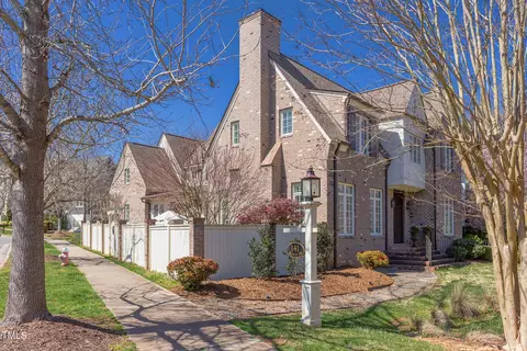 141 Ruskin Dr, Chapel Hill, NC 27516