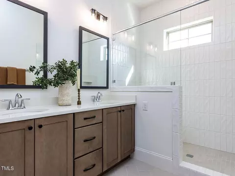 Bath - 804 Ambercrest Pl, Durham, NC 27705 photo 3 of 6