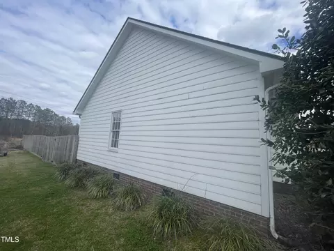 1008 Walnut Dr, Erwin, NC 28339 photo 5