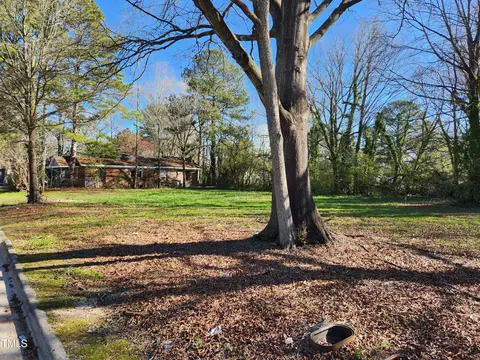 625 Manchester St SE, Wilson, NC 27893