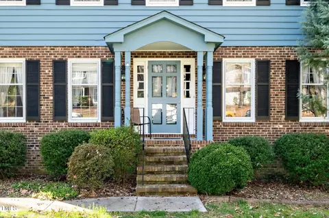 402 Overland Dr, Chapel Hill, NC 27517