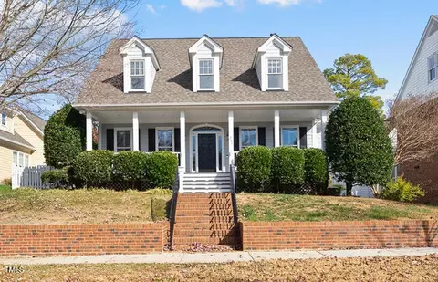 202 Calderon Dr, Chapel Hill, NC 27516