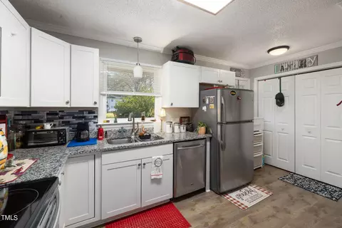 206 W Stevens St, Smithfield, NC 27577 photo 4
