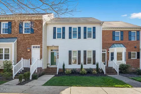 8446 Wycombe Ln, Raleigh, NC 27615