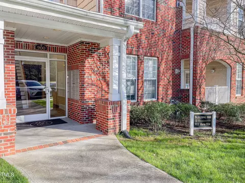 912 Providence Glen Dr, Chapel Hill, NC 27514