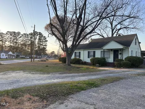 1212 W Divine St, Dunn, NC 28334