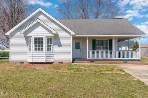 121 Roscommon Ln, Clayton, NC 27520
