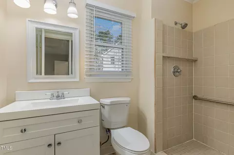 700 Whitby Ct, Durham, NC 27703 photo 10