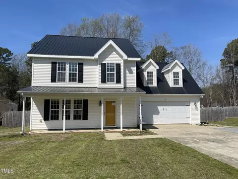 603 E Sanders St, Four Oaks, NC 27524