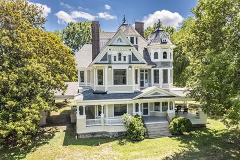 228 Holt Rd, Graham, NC 27253