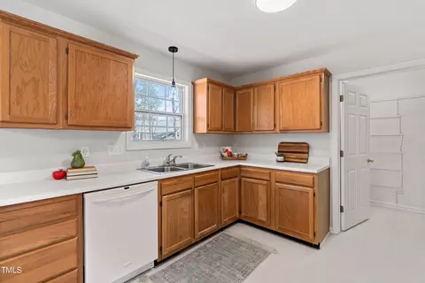 1513 Burchcrest Dr, Garner, NC 27529 photo 12